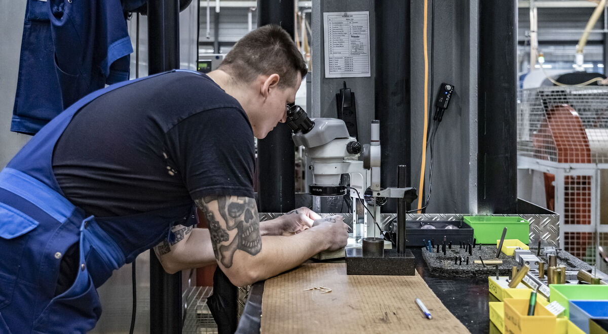 Foto von binder precision parts ag